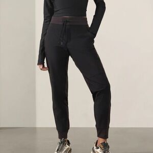 Athleta Black Headlands Hybrid Trek Mid Rise Jogger Size 12T
